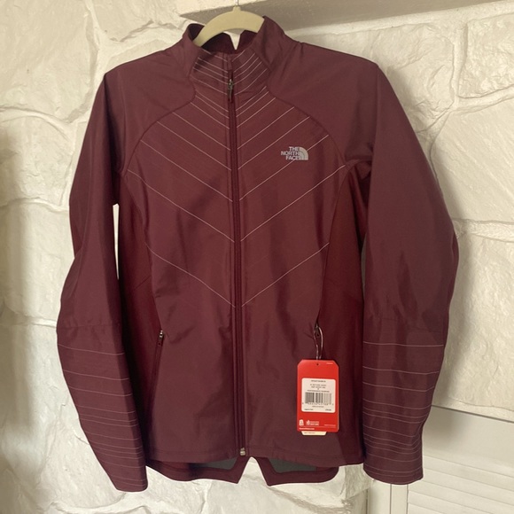 New with Tags The North Face Deep Garnet Red Running W Isotherm jacket - Picture 3 of 16